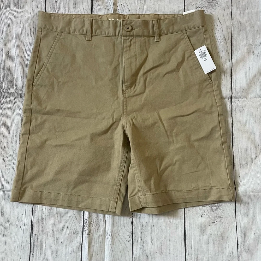 NWT Old Navy Khaki Shorts - Husky